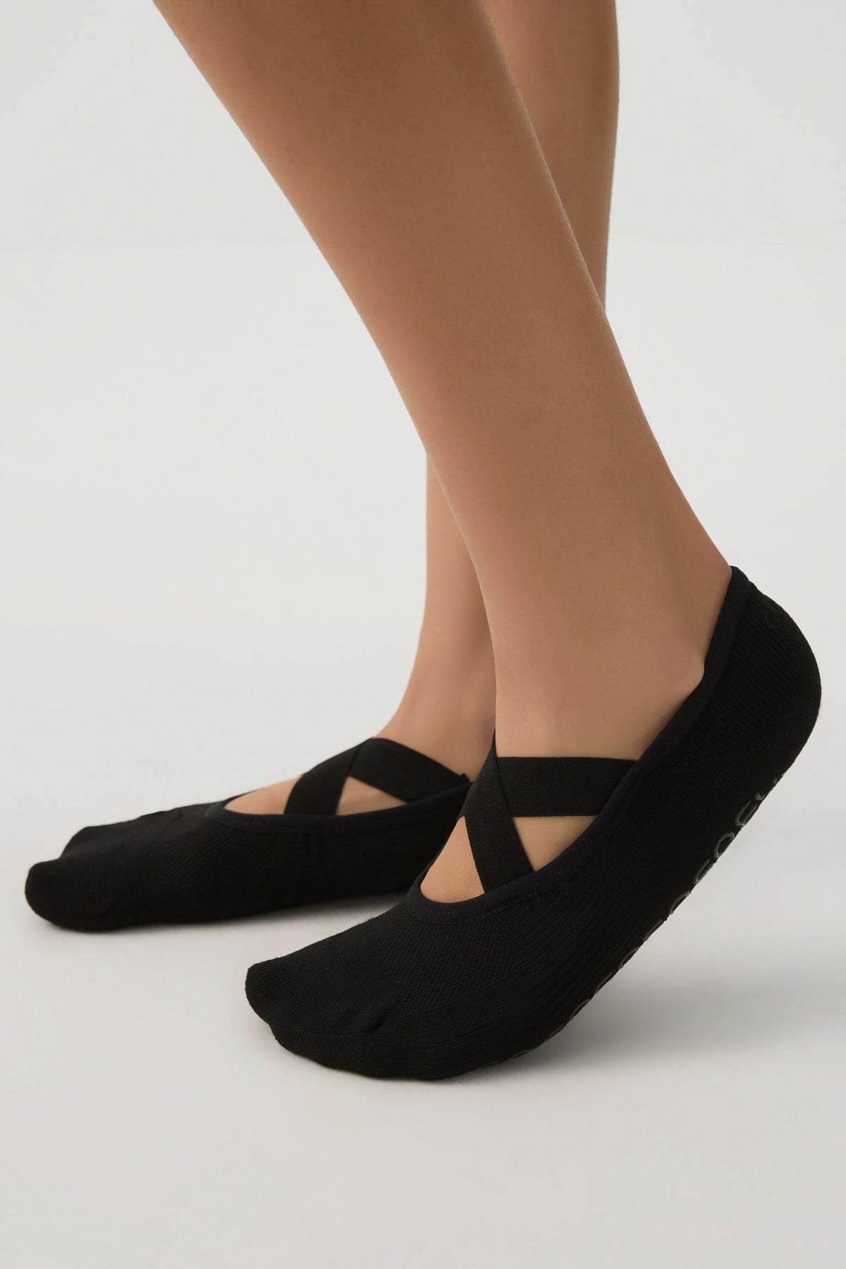camactiveâ¢ Barre Grip Socks