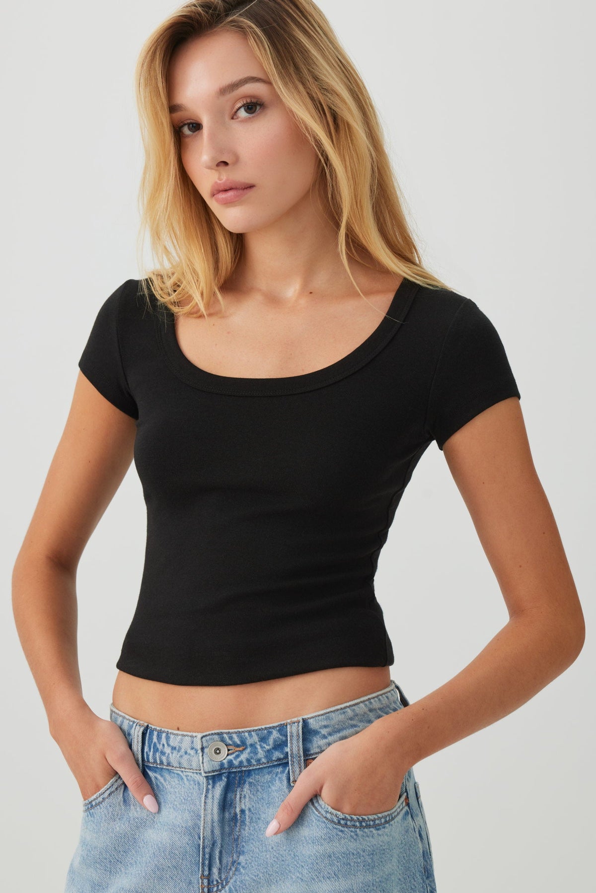 Fine Rib Scoop Neck Crop T-Shirt